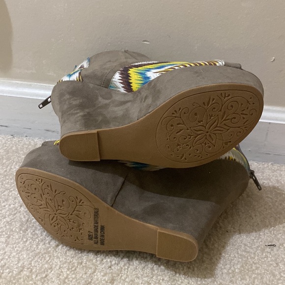 Charlotte Russe platform booties Aztec print - Picture 2 of 6